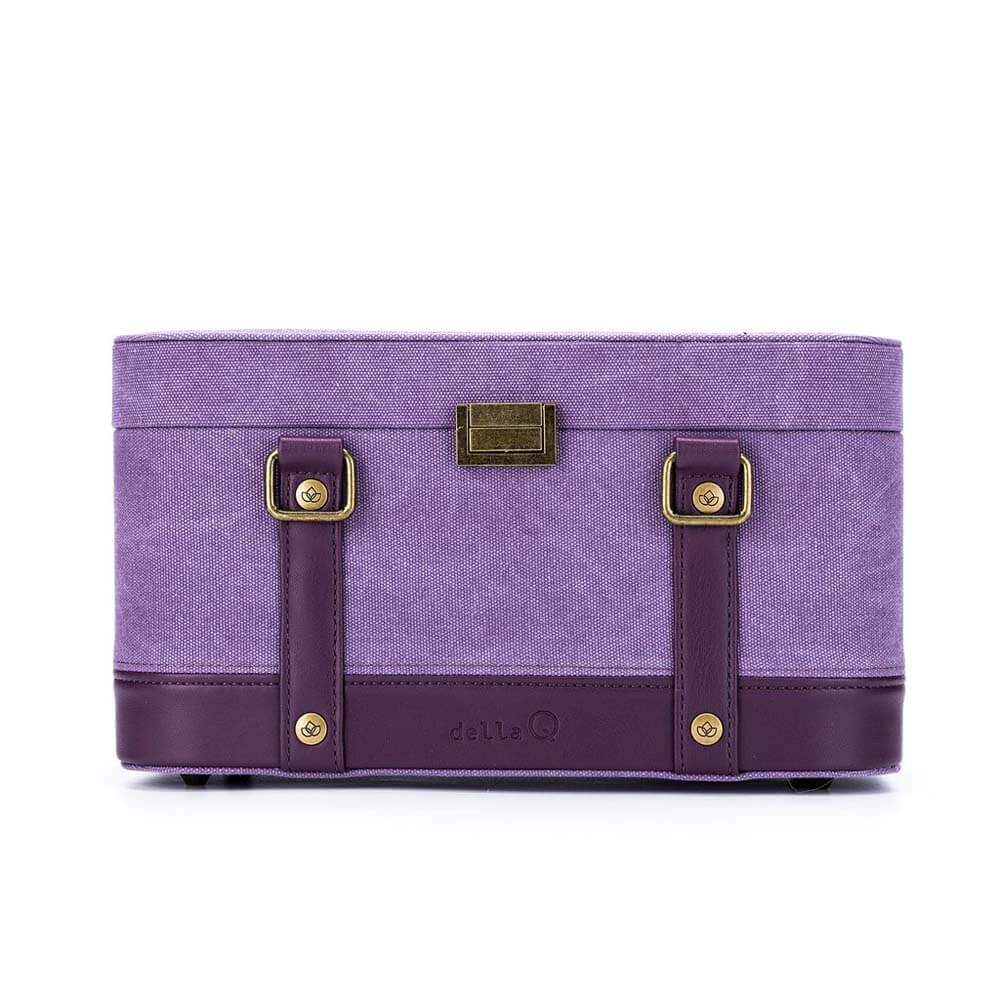 Della Q Train Case
