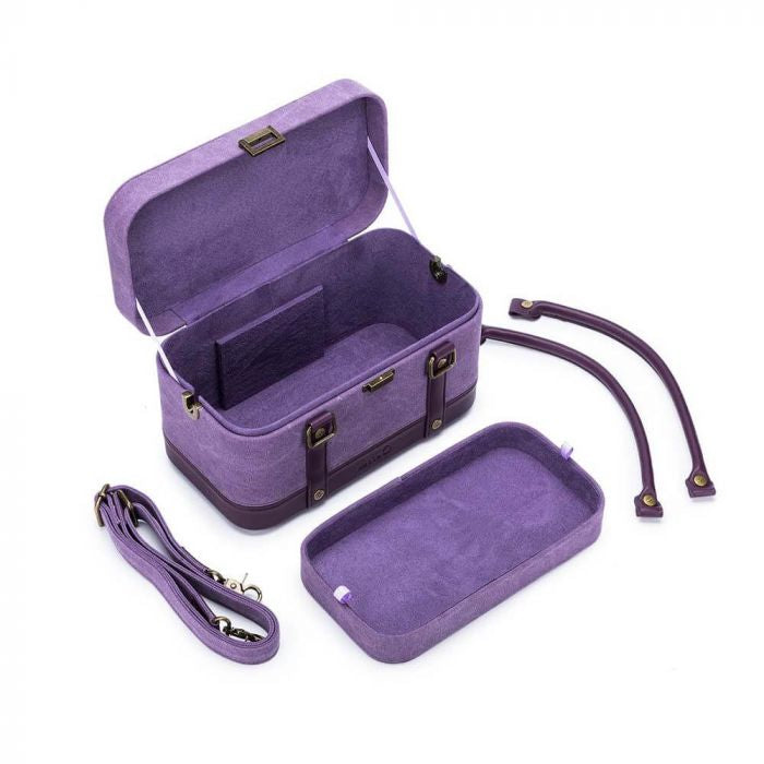 Della Q Train Case