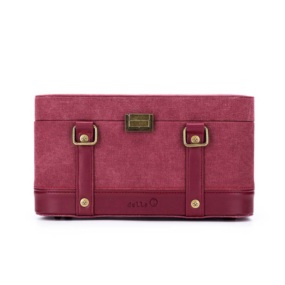 Della Q Train Case