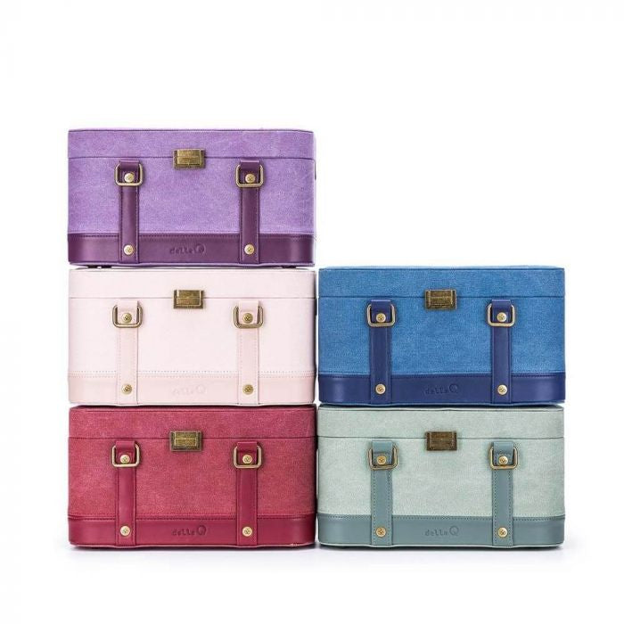 Della Q Train Case