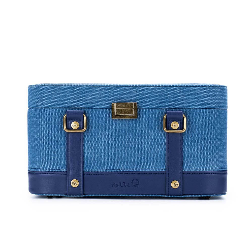 Della Q Train Case